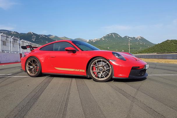 911